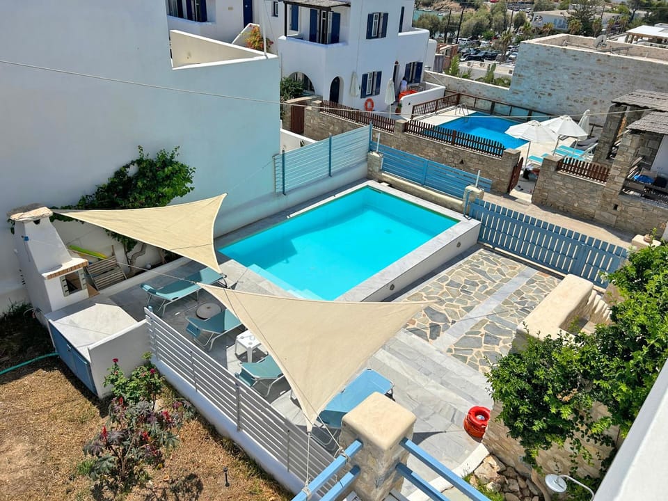 Patio, Day, BBQ facilities, Garden, Photo of the whole room, Pool view, Area and facilities, Swimming pool, Parking, sunbed