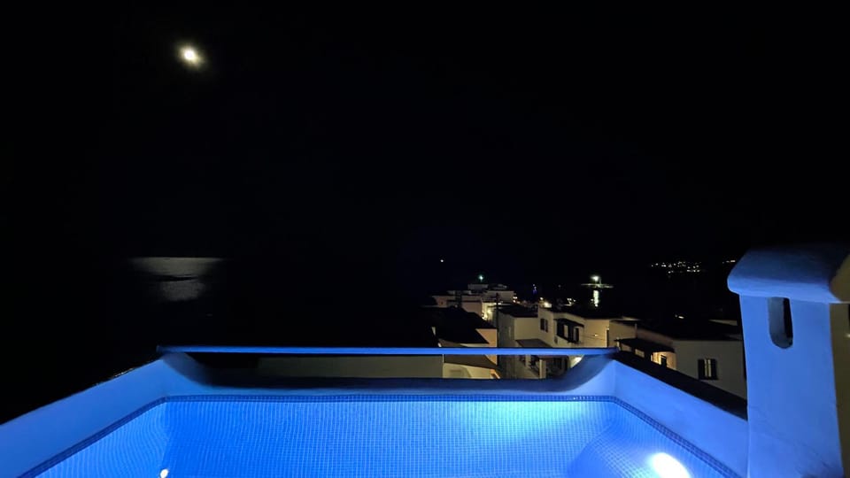 Night, Hot Tub, Hot Tub, City view, Sea view, Swimming pool