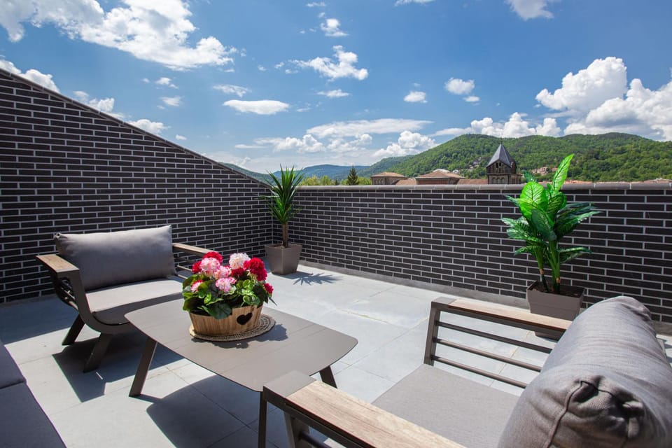 Patio, Day, Natural landscape, View (from property/room), Balcony/Terrace, Mountain view