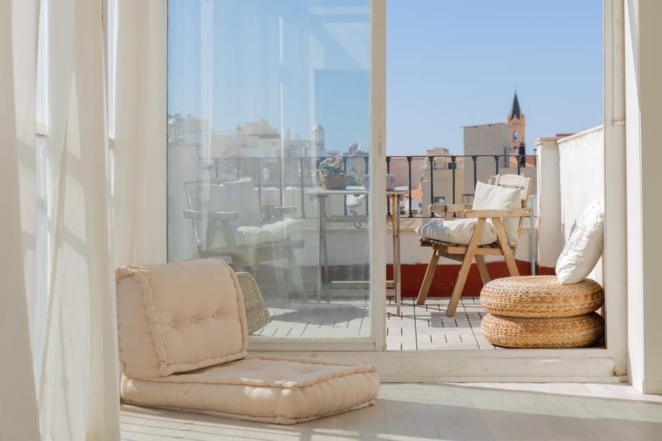 View (from property/room), Balcony/Terrace, City view