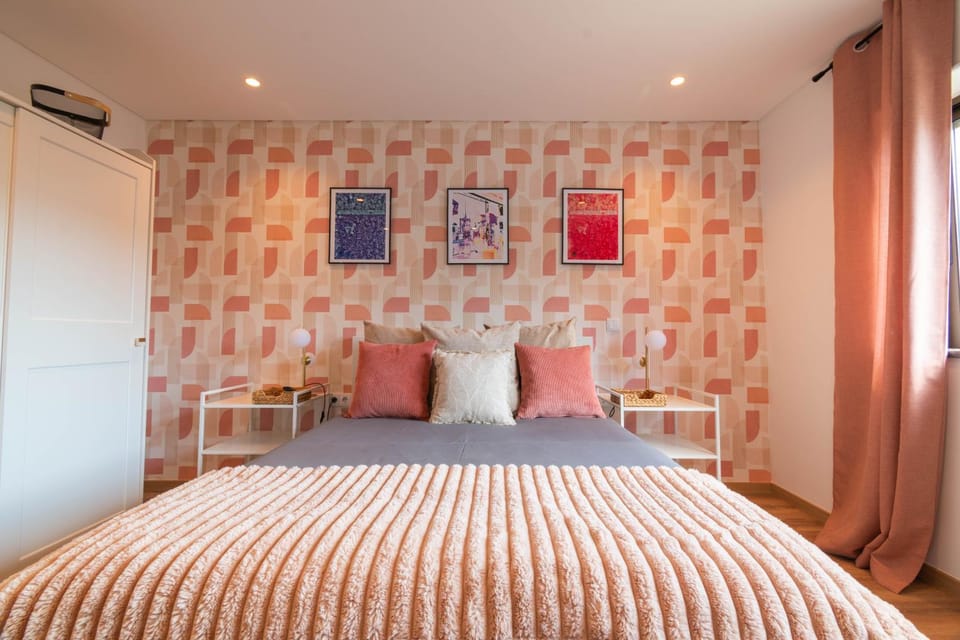 7Min to Uni Sé-Velha - AC - Work Desk - 300MBs WiFi - Suite 1 Bed and Breakfast in Coimbra
