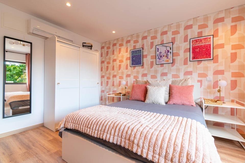 7Min to Uni Sé-Velha - AC - Work Desk - 300MBs WiFi - Suite 1 Bed and Breakfast in Coimbra