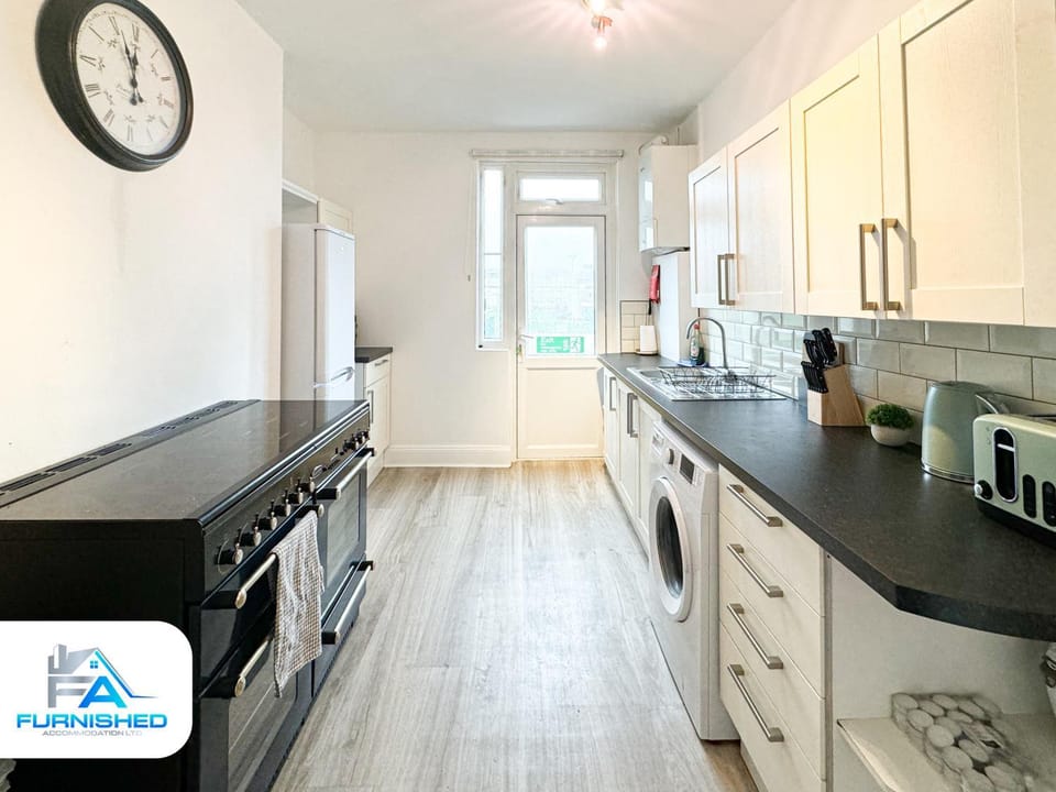 Kitchen or kitchenette, minibar, pet friendly, stove