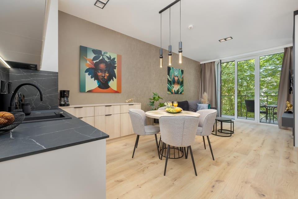 Kitchen or kitchenette, Living room, Seating area, Dining area