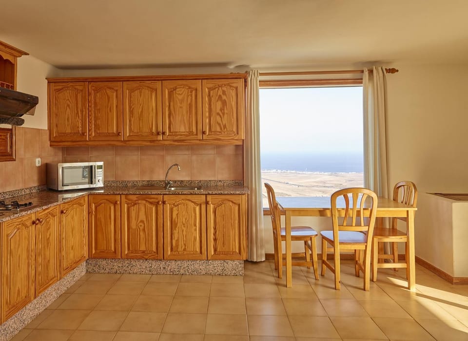 Kitchen or kitchenette, Living room