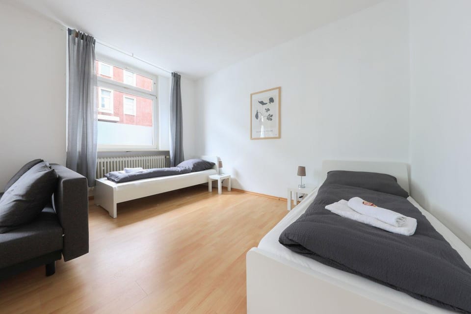 Bed, Photo of the whole room, Seating area