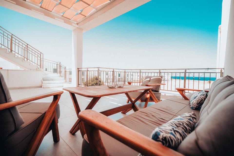 Natural landscape, View (from property/room), Balcony/Terrace, Seating area, Sea view