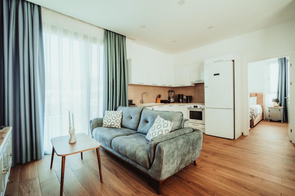 Bed, Kitchen or kitchenette, Living room, Photo of the whole room, Seating area, Bedroom, oven