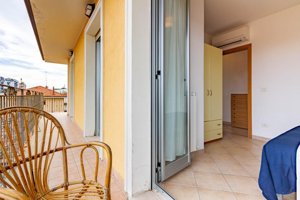 Day, Balcony/Terrace, wardrobe