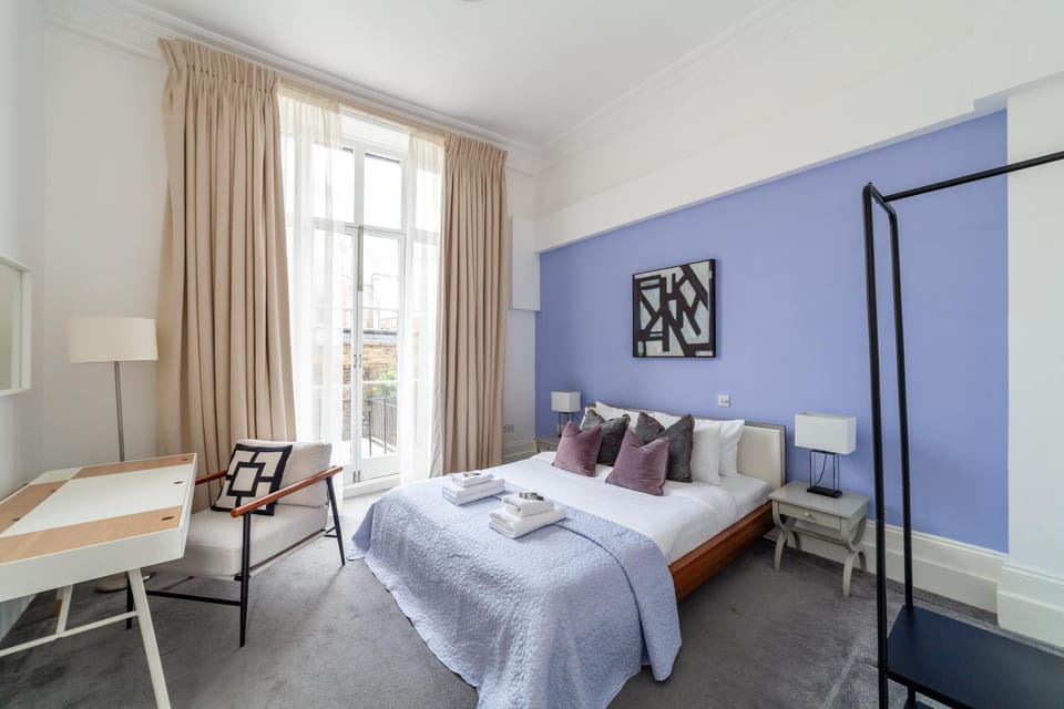 Bed, Seating area, Bedroom, towels