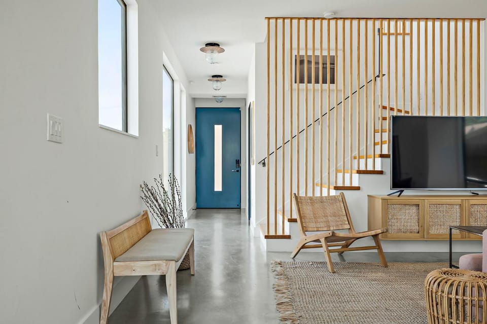 Rooftop Deck, DT City Views, Modern Eastside Oasis Villa in Austin