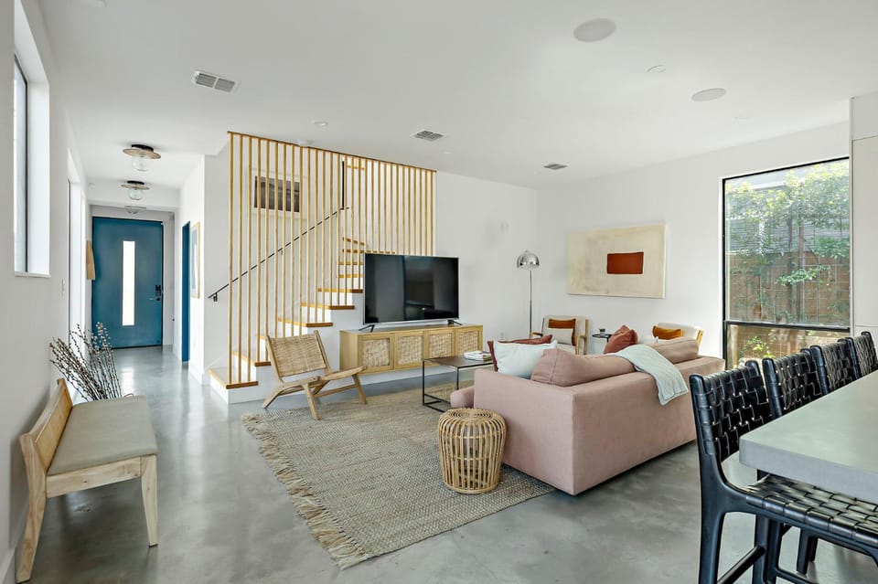 Rooftop Deck, DT City Views, Modern Eastside Oasis Villa in Austin