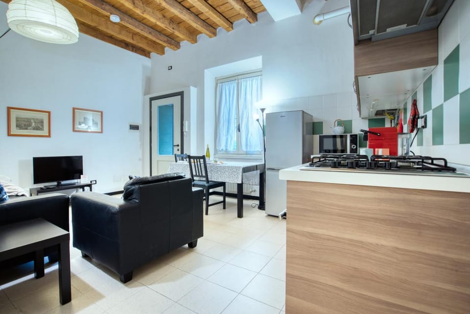 Kitchen or kitchenette, Seating area, Dining area