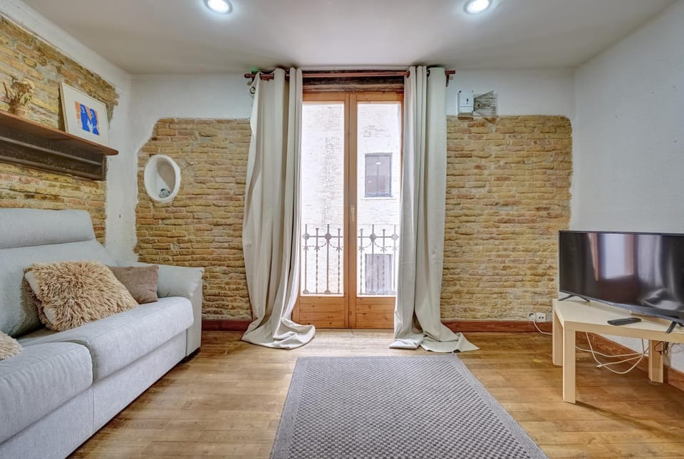 TV and multimedia, Living room, Photo of the whole room, Seating area