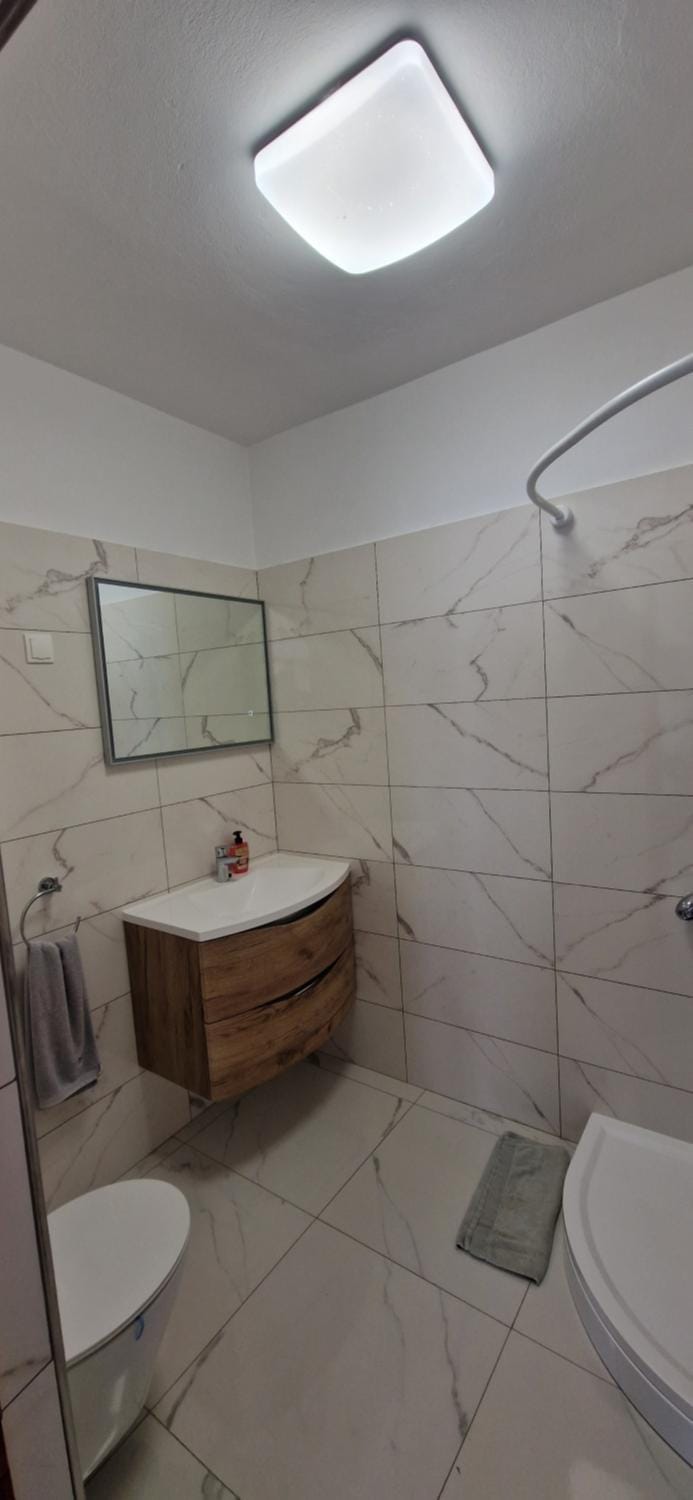 Shower, Toilet, Bathroom, towels