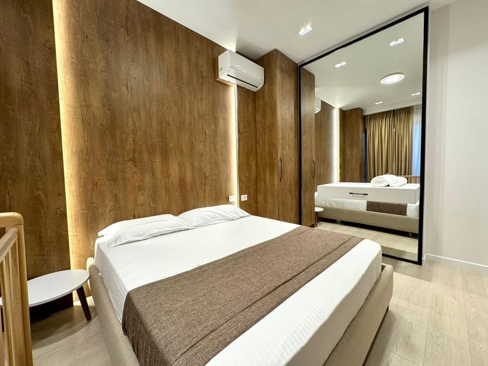 Bed, Photo of the whole room, wardrobe
