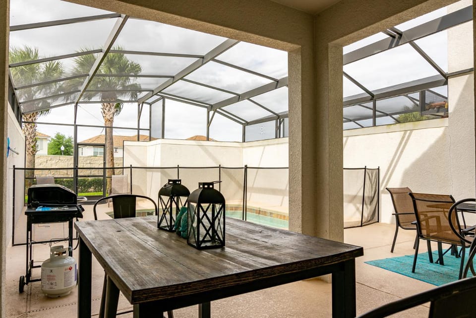 Spacious 4BR Home-Private Pool-Minutes from Disney House in Four Corners