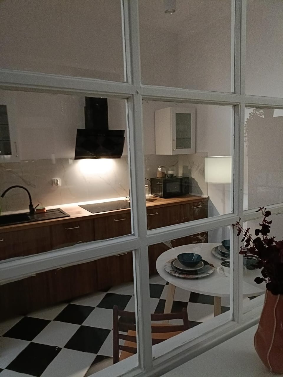 Kitchen or kitchenette, Dining area