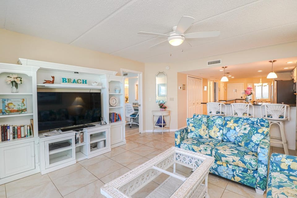Windjammer 210 House in Crescent Beach