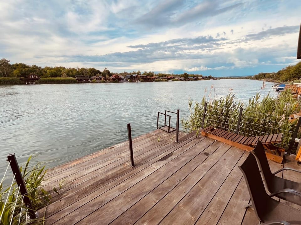 Day, Natural landscape, Balcony/Terrace, River view