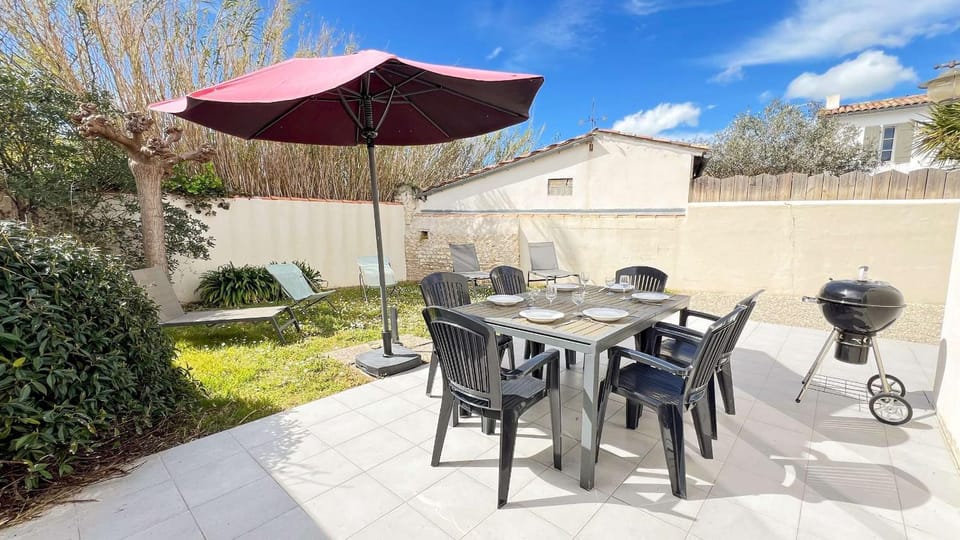 Patio, Garden, Dining area, Garden view