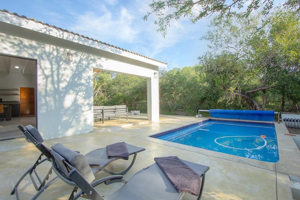 Swimming pool, sunbed