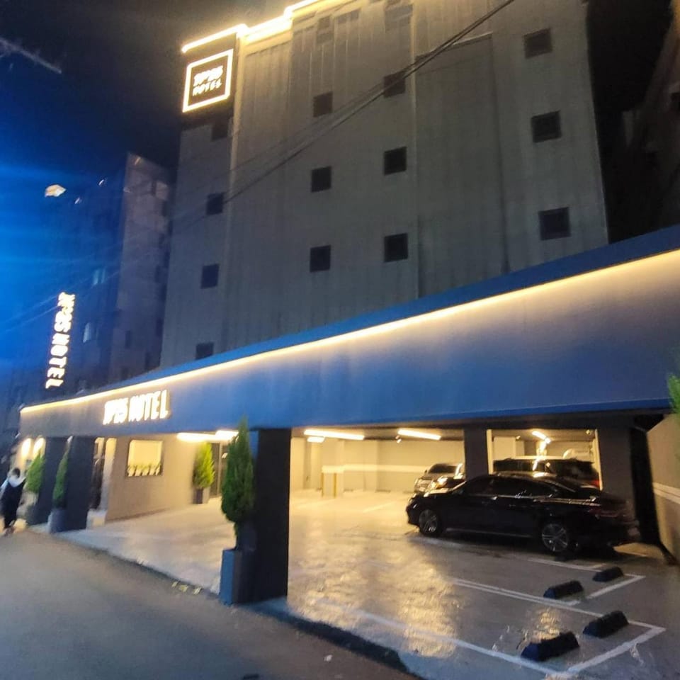 Property building, Night