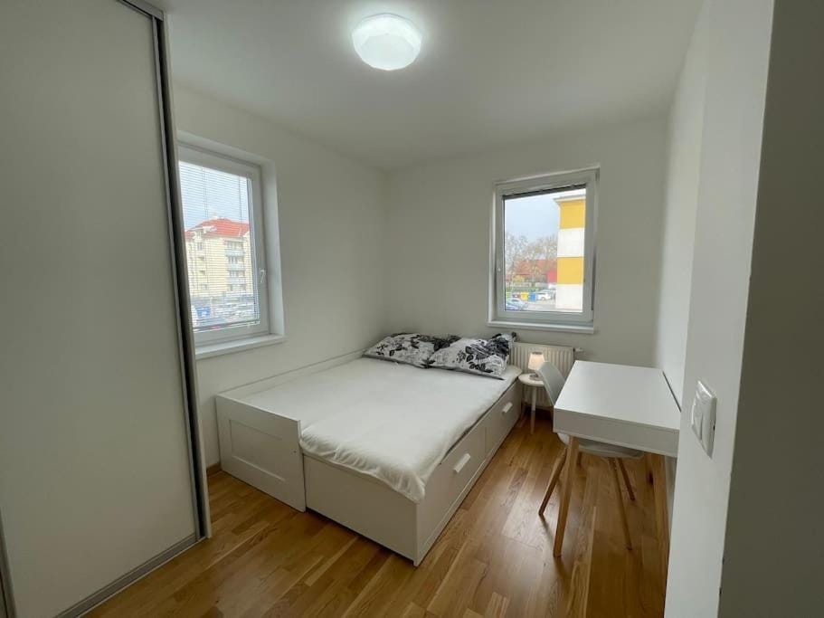 Trojizbový byt vzdialený 800 m od X bionic Shere s dvoma kúpeľňami Apartment in Bratislava Region, Slovakia