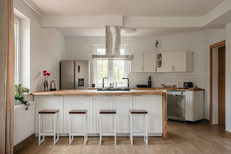 Kitchen or kitchenette, Dining area, dishwasher, oven, pet friendly, stove