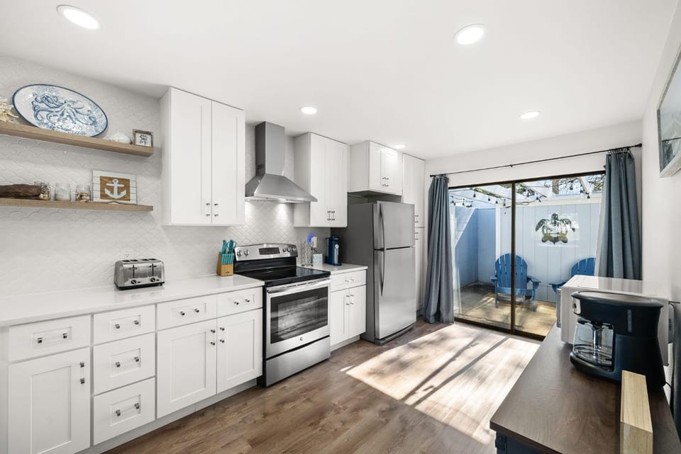 Patio, Day, Kitchen or kitchenette, furniture, oven, stove