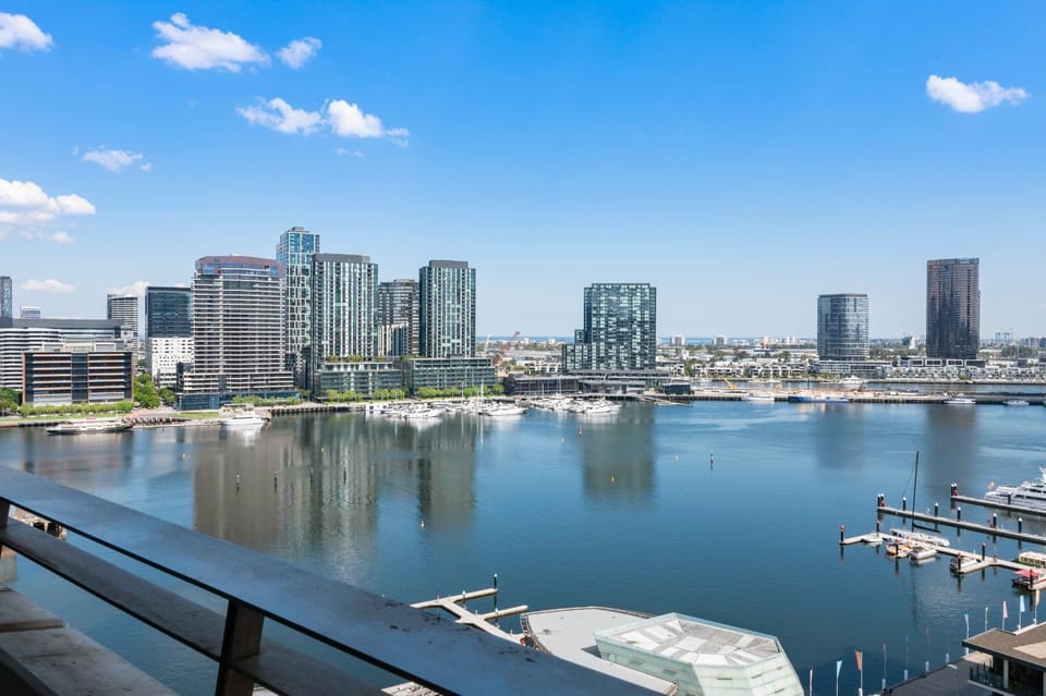 Property building, Nearby landmark, Day, Natural landscape, City view, Lake view, River view, Sea view