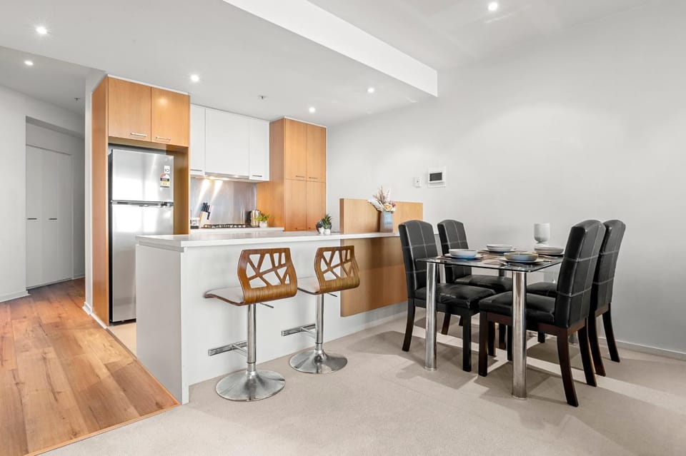 Kitchen or kitchenette, Living room, Seating area, Dining area, minibar, pet friendly, stove