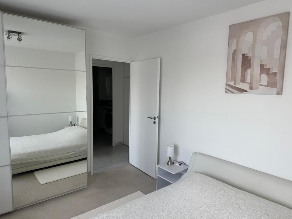 Bed, Photo of the whole room, Bedroom, wardrobe