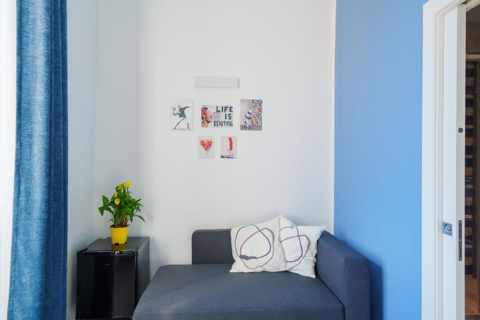 Living room, Photo of the whole room, Seating area