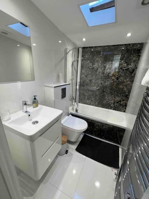Stunning 3BR Maisonette in Brixton Apartment in London