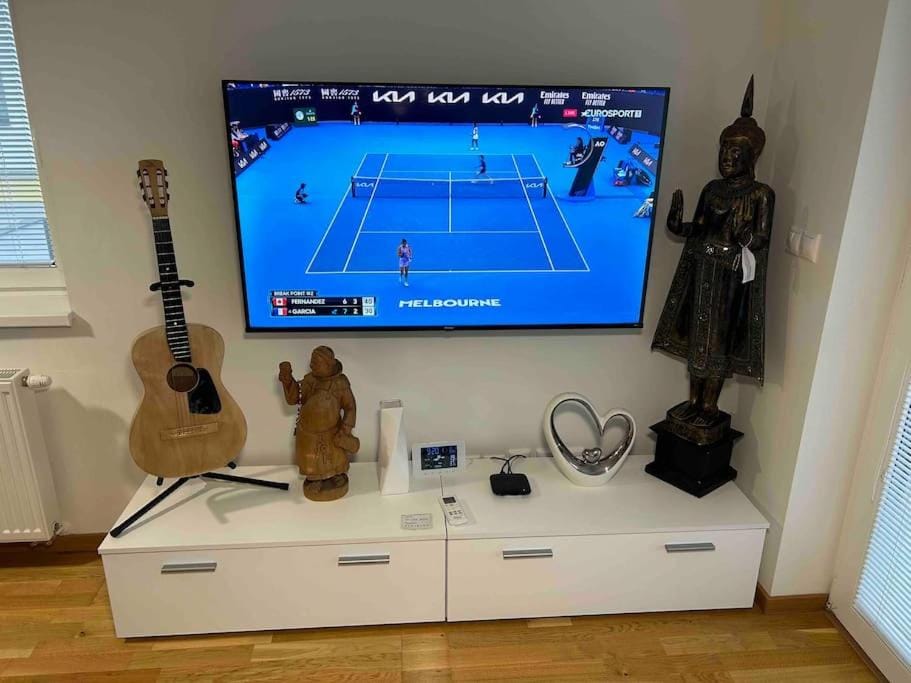 Communal lounge/ TV room, TV and multimedia, Evening entertainment