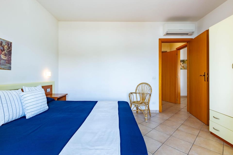 Bed, Photo of the whole room, Bedroom, air conditioner