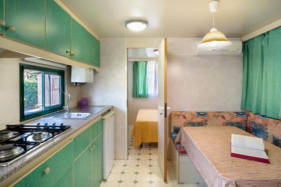 Property building, Kitchen or kitchenette, Living room
