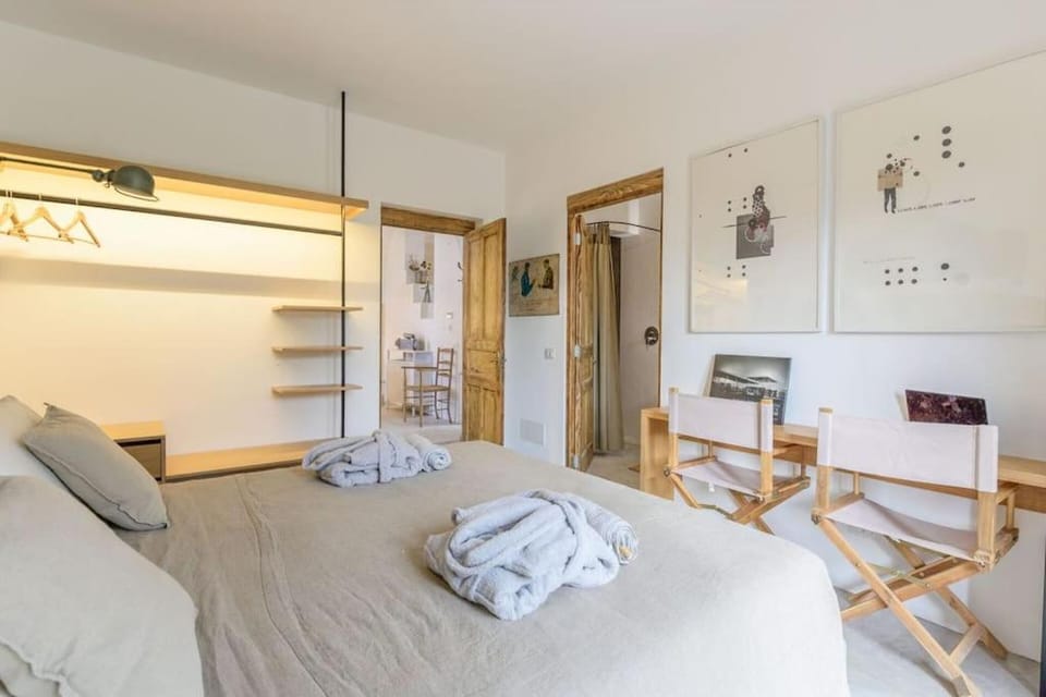Bed, Photo of the whole room, Bedroom, towels, wardrobe