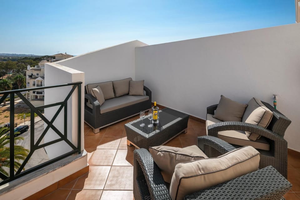 Patio, View (from property/room), Balcony/Terrace, Balcony/Terrace, Seating area, Sea view, sunbed