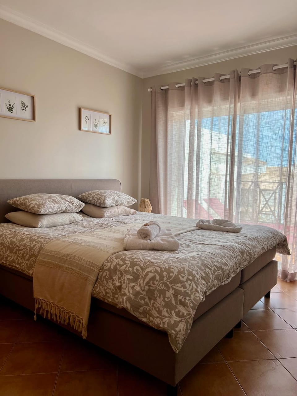 Bed, Balcony/Terrace, Photo of the whole room, Bedroom, towels