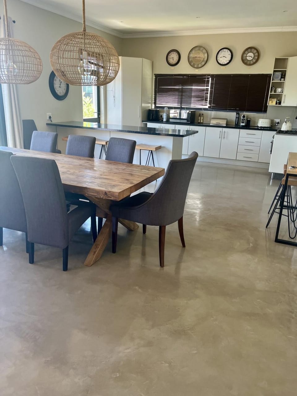 Kitchen or kitchenette, Seating area, Dining area