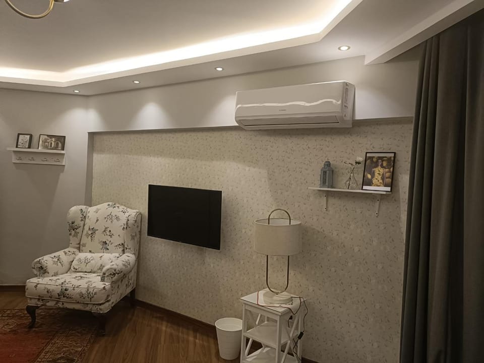 حان الوقت الأن بالزمالك للاستمتاع بالهدوء بشقةفندقية متميزة بجوار نيل ابوالفدا - الزمالك Apartment in Cairo