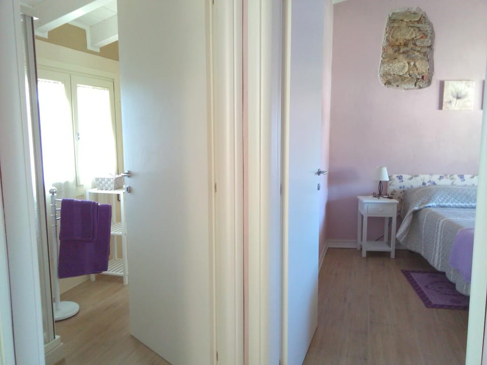 Bedroom, bunk bed