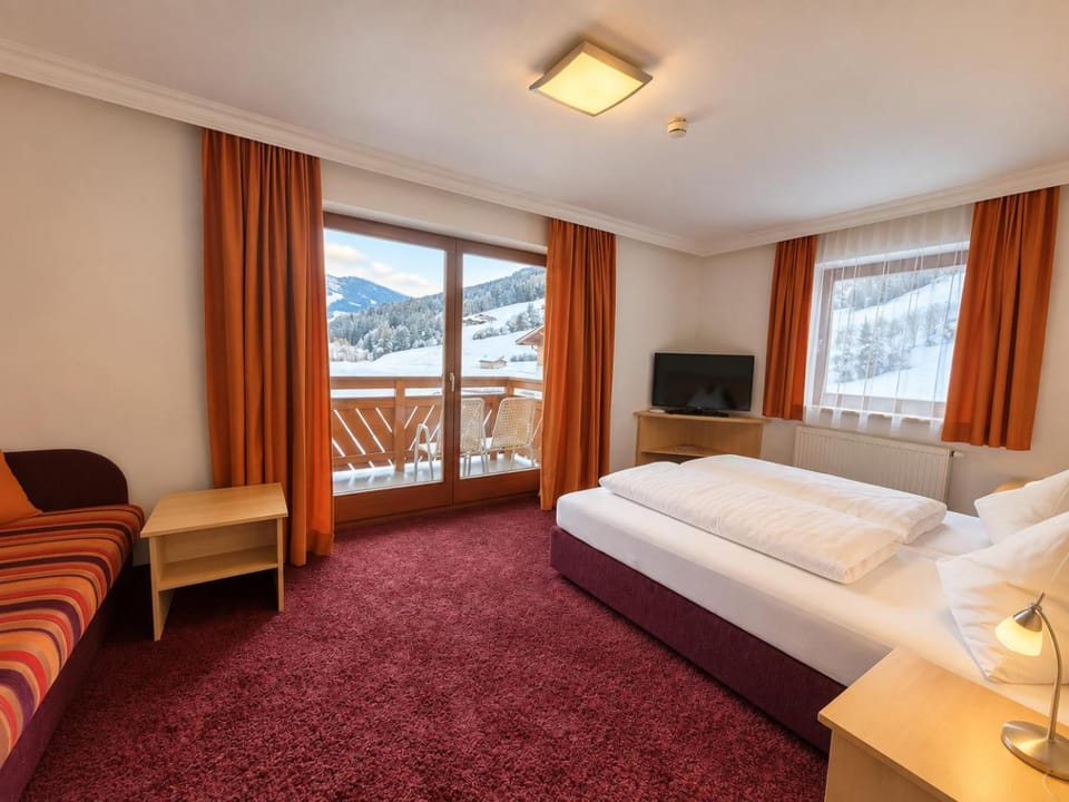 Bed, View (from property/room), Photo of the whole room, Mountain view