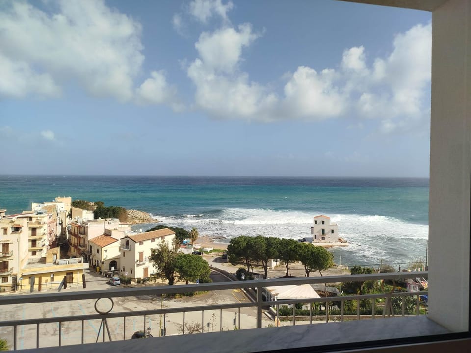 City view, Sea view