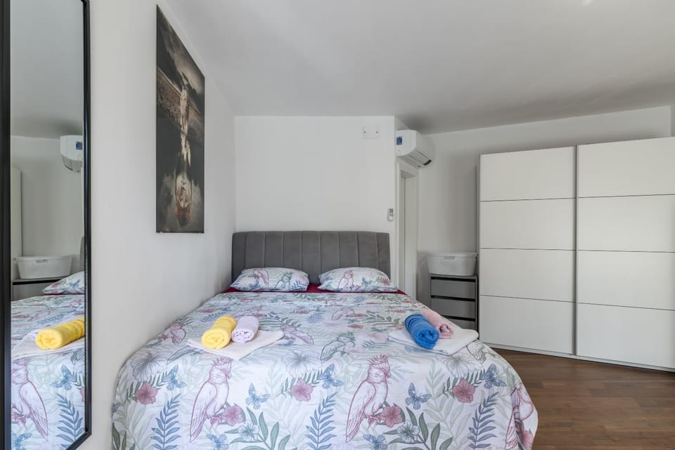 Bed, Photo of the whole room, Bedroom, wardrobe