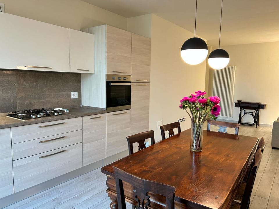 Kitchen or kitchenette, Dining area, pet friendly