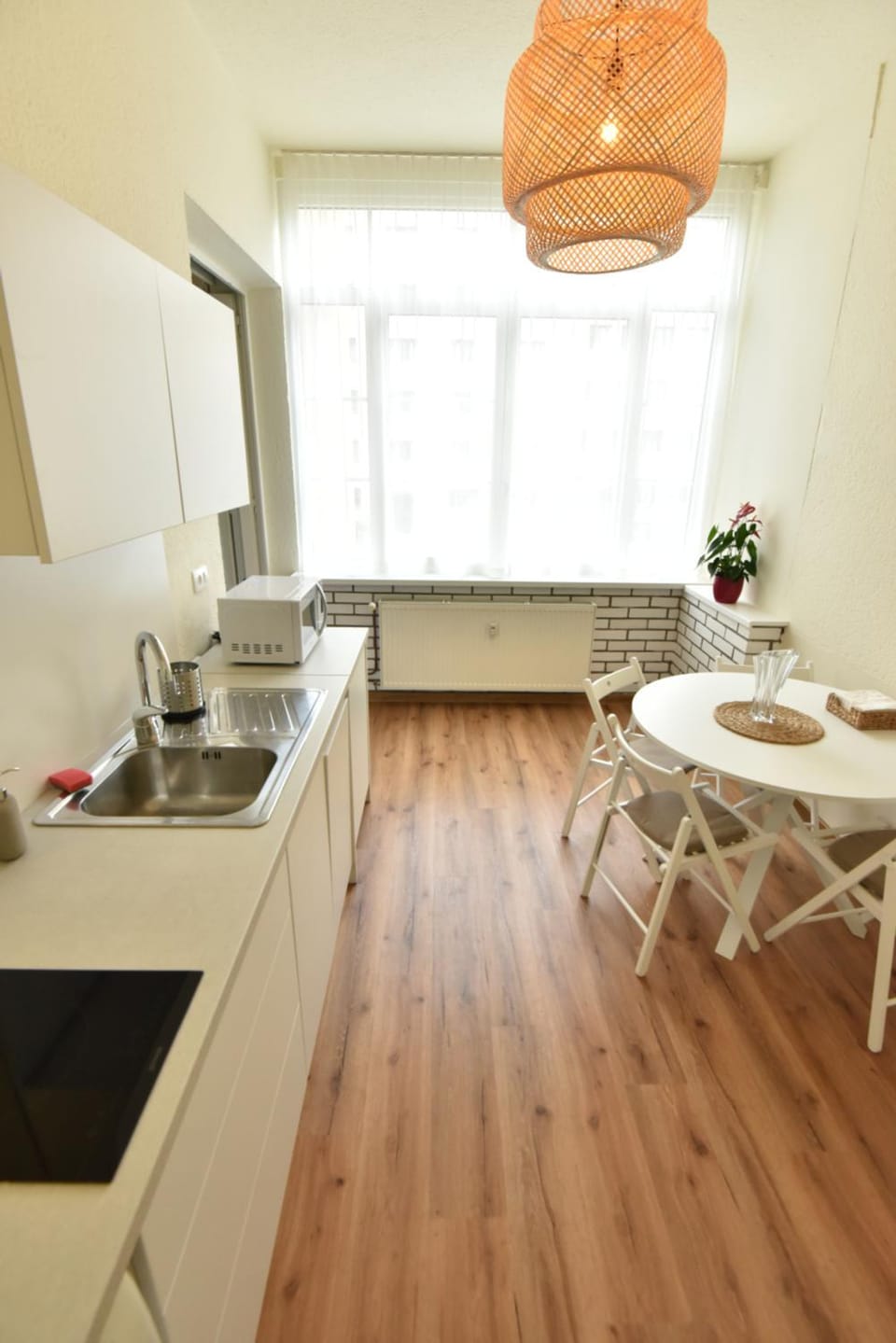 Kitchen or kitchenette, Dining area, minibar, stove
