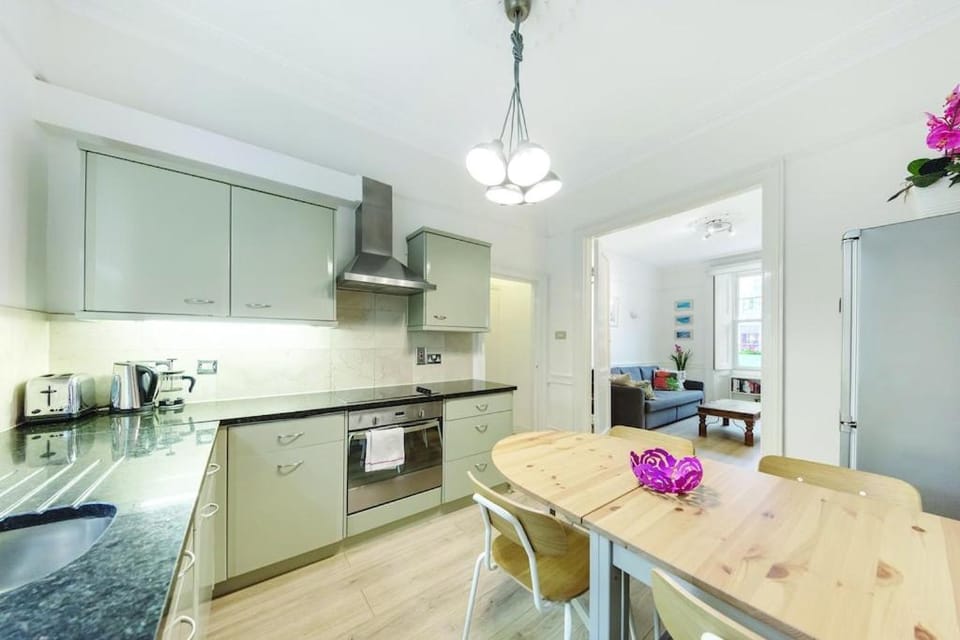 3 Bedroom Apartment in Westminster Apartment in City of Westminster
